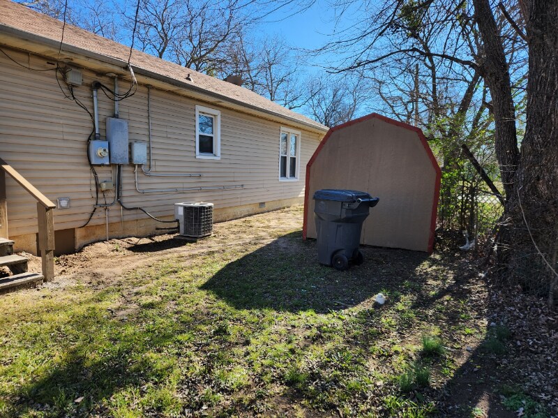 Building Photo - 607 3rd Ave NW