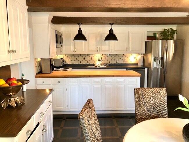 Building Photo - 9 Red Cross Ter