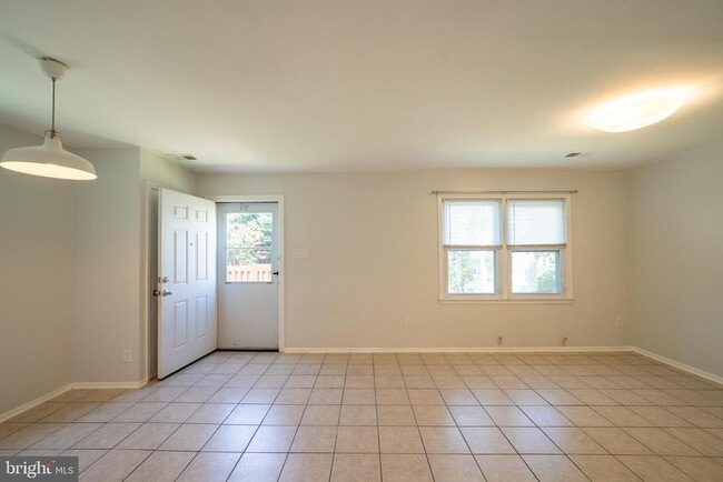 Building Photo - 9572 Inverary Ct