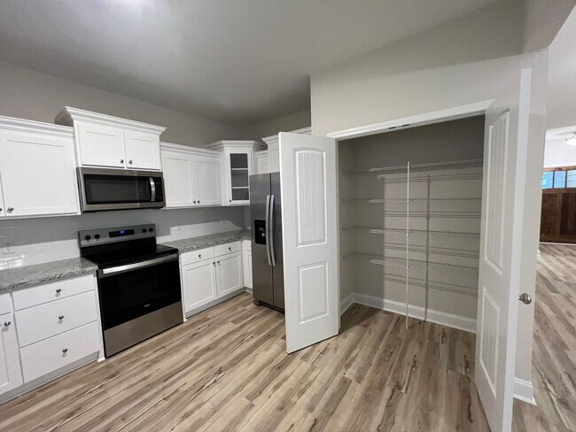 Building Photo - 3 Bed 2 Bath Home with Porches and Huge Ba...