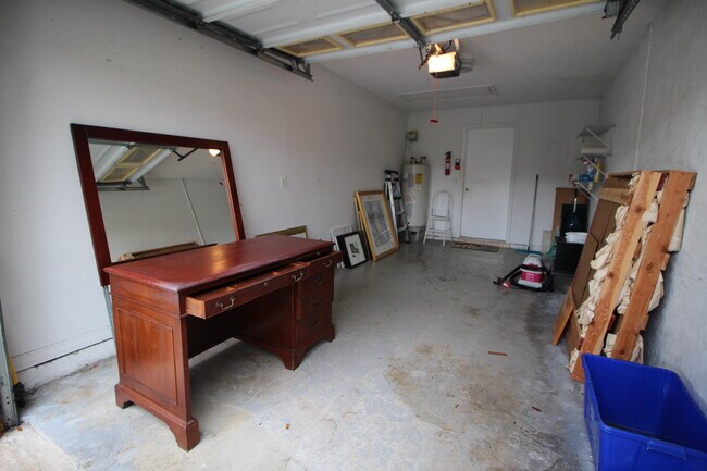 Building Photo - 404 Sabal Palm Ln