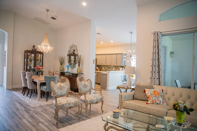 Building Photo - 9825 Mantova Dr