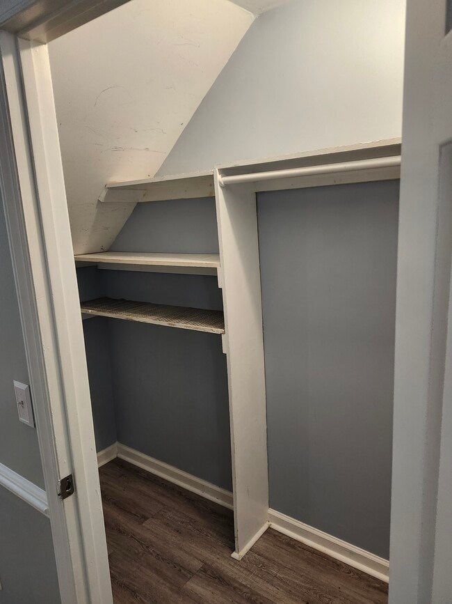 Building Photo - 203 Oak Hollow Ct