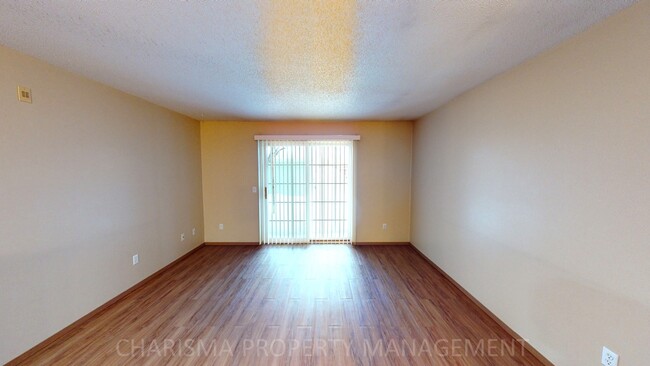 Building Photo - 1115 Teakwood St