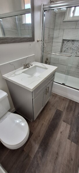 Building Photo - 11028 1/2 Strathmore Dr