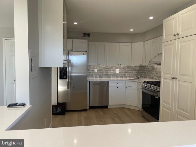 Building Photo - 5225 Pooks Hill Rd