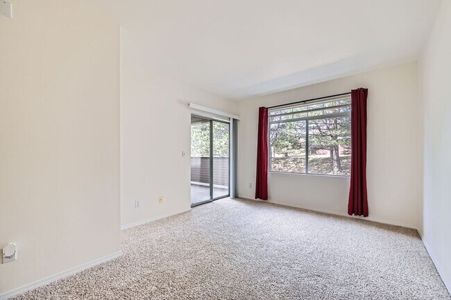 Building Photo - 2 Bed, 2 bath in Quiet Community. New HVAC, New Flooring. Community pool and clubhouse access inc...