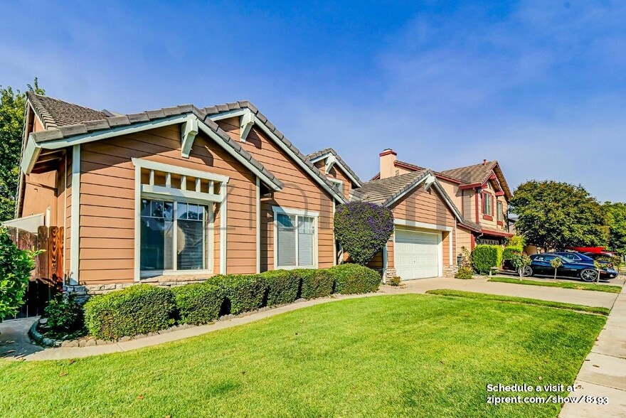 Building Photo - 1833 Rail St