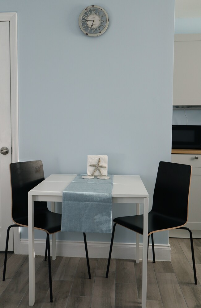 Building Photo - 300 NW 21st St