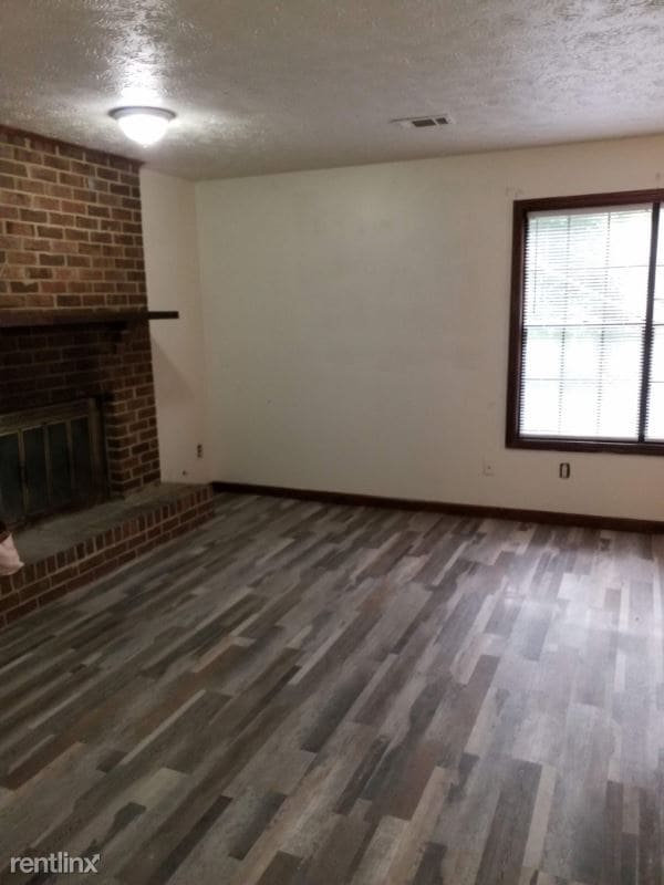 Building Photo - 1505 Barnes Mill Rd
