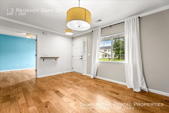 Building Photo - 13 Regency Oaks Dr