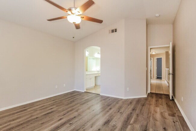 Building Photo - 9147 N 73rd Ln