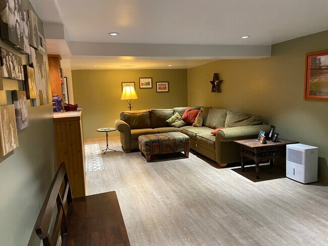 Rec room - 7032 Stanford Ave