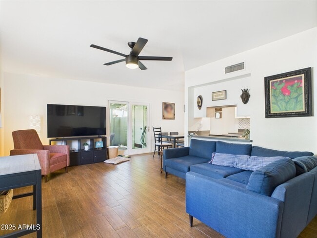 Building Photo - 733 E Cochise Dr