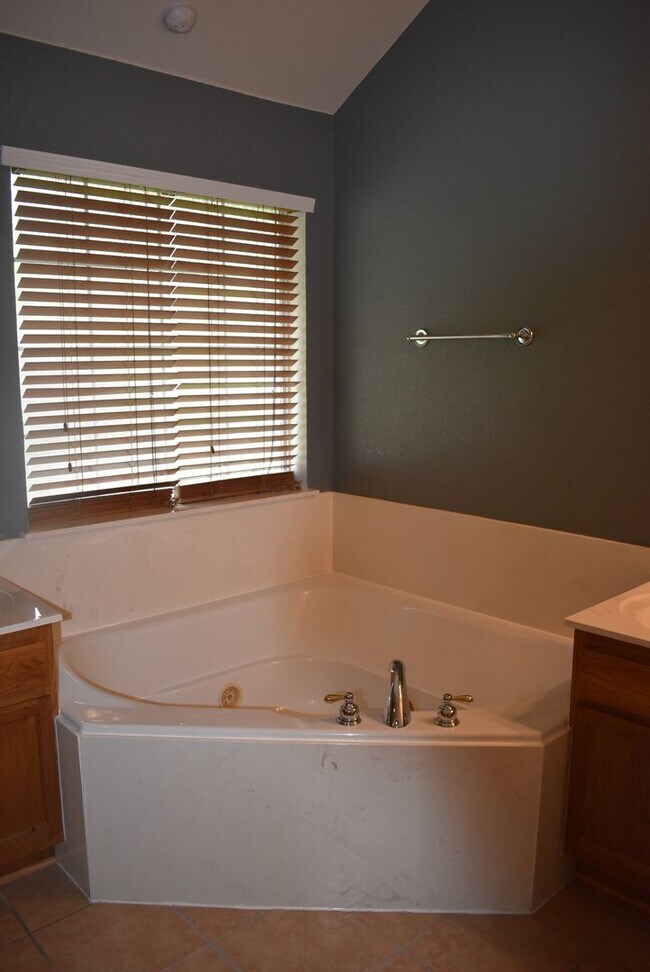 Building Photo - Central Texas Expressway Suite 100, Harker Heights, TX 76548.