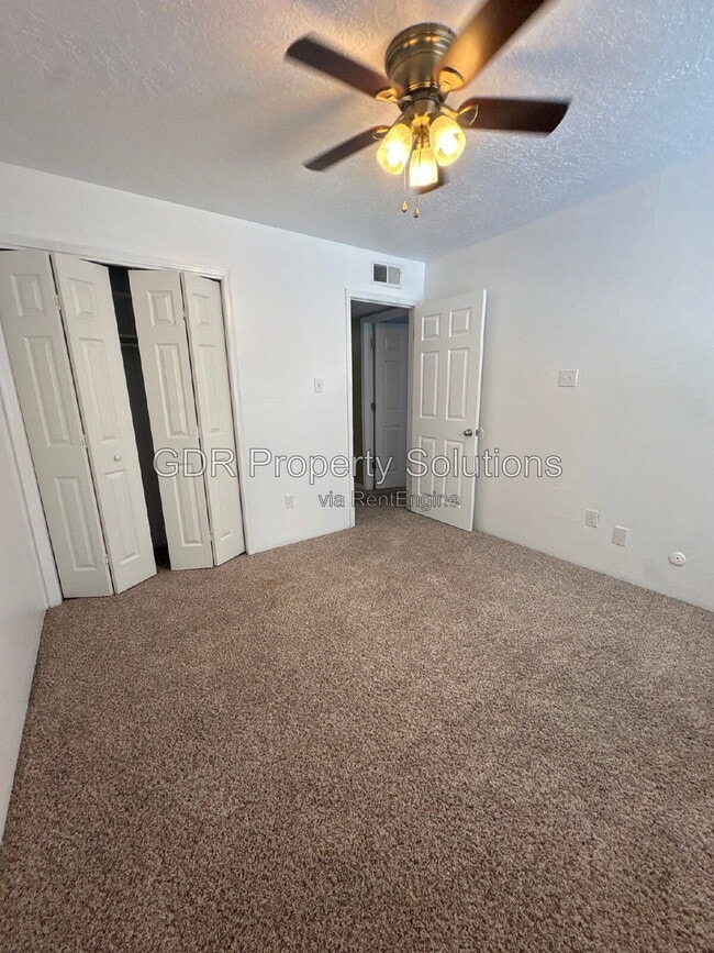 Building Photo - 8333 Comanche Rd NE