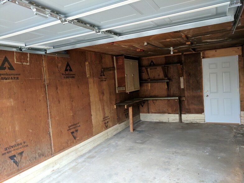 Garage - 17 21st Ave S