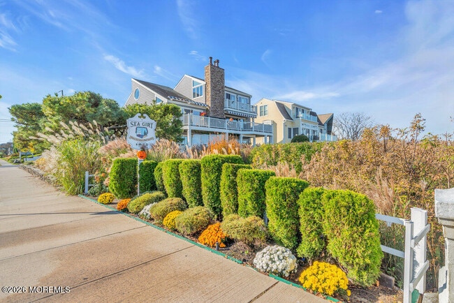 Building Photo - 111 Chicago Blvd