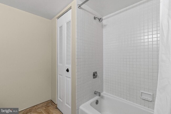 Building Photo - 3709 S George Mason Dr