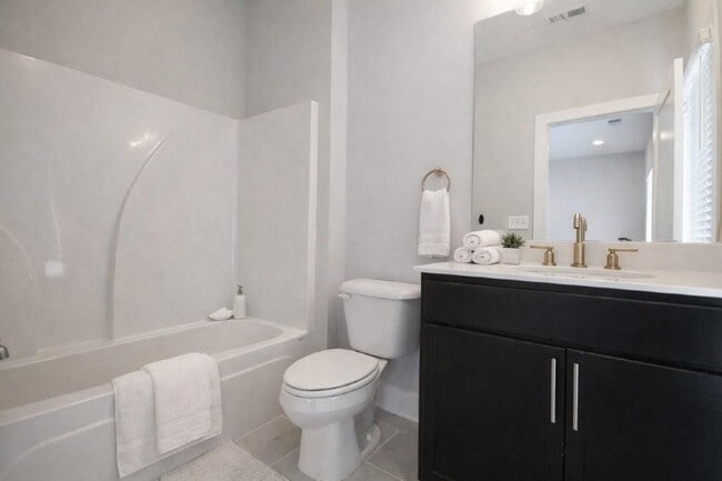 Building Photo - 2475 Sycamore Rd NW