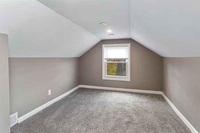 Building Photo - 5883 N 84th St
