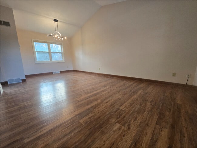 Building Photo - 828 Cedar Ct