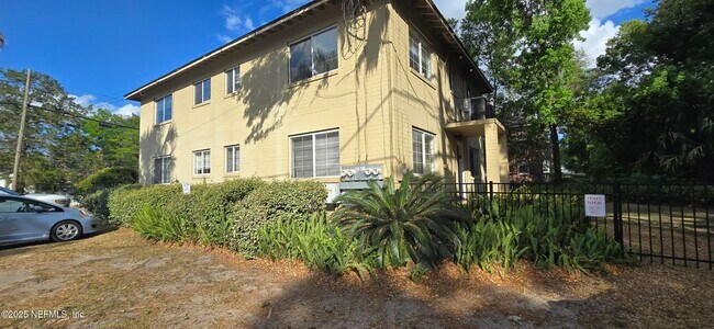 Building Photo - 1302 McDuff Ave S