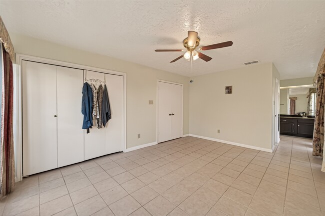 Building Photo - 11866 Plumbrook Dr