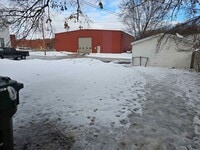 Building Photo - 220 Sara St