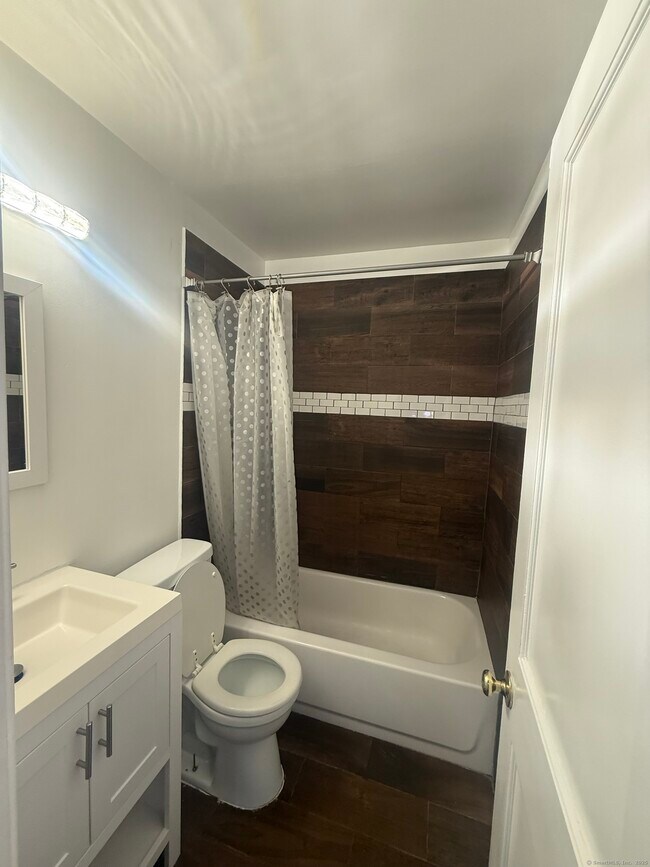 Building Photo - 770 Broadbridge Rd