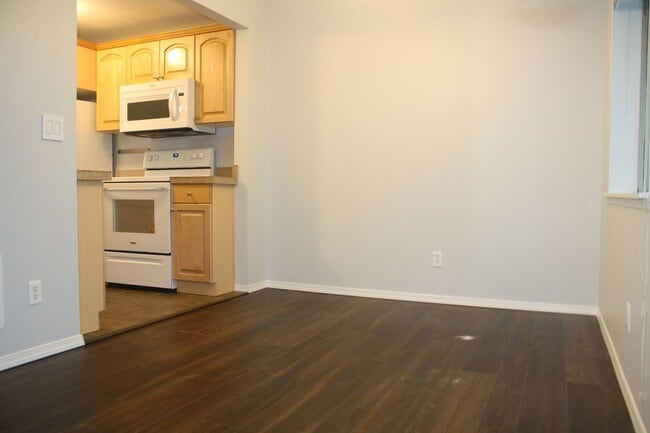 Building Photo - Top Floor 3 bdrm Mill Creek Country Club C...