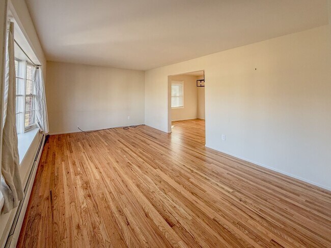 Building Photo - 2710 Pendleton Dr
