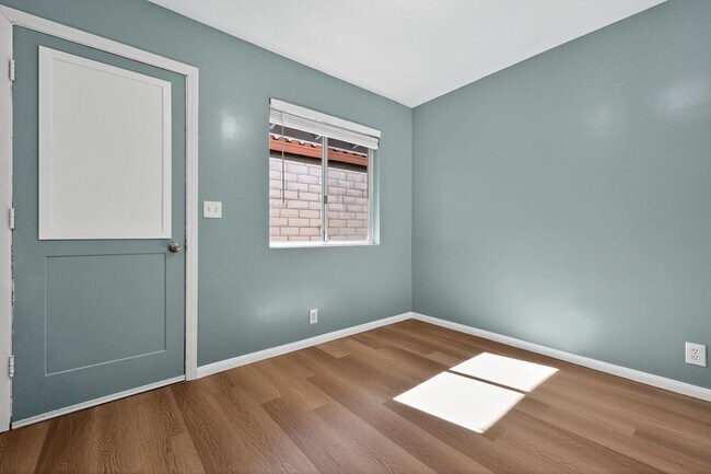 Building Photo - 44440 Acacia Dr