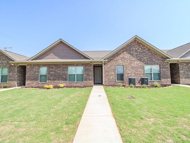Building Photo - Modern 2 Bed @ bath Townhome!