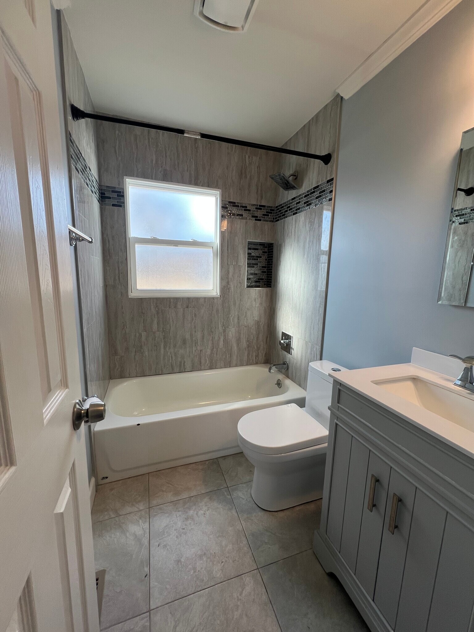 Building Photo - 206 Raupp Blvd