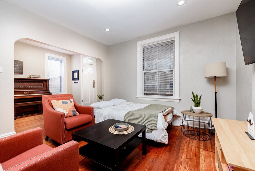 Building Photo - 3956 Tholozan Ave