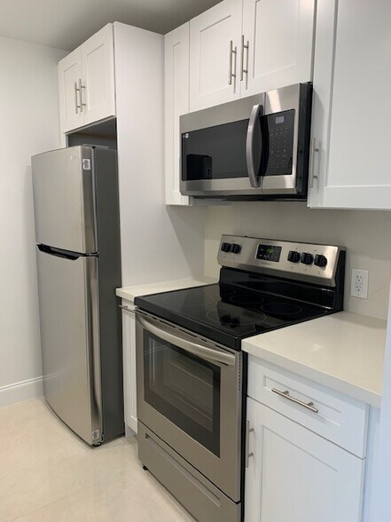 Building Photo - 4120 NW 88th Ave