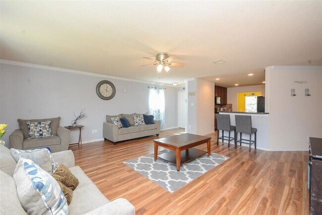 Building Photo - 9930 Swallow Dr