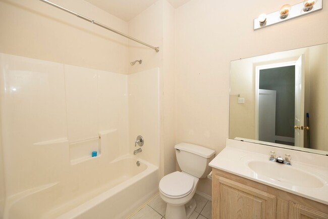 Building Photo - Great one story house with 3 bedrooms & st...