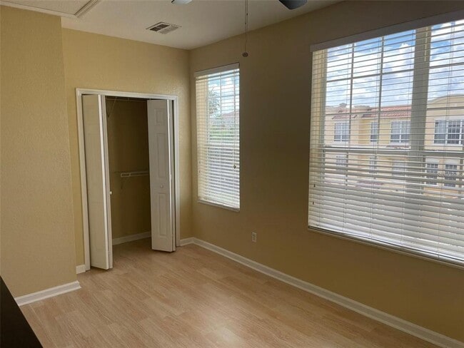 Building Photo - 5063 Tideview Cir