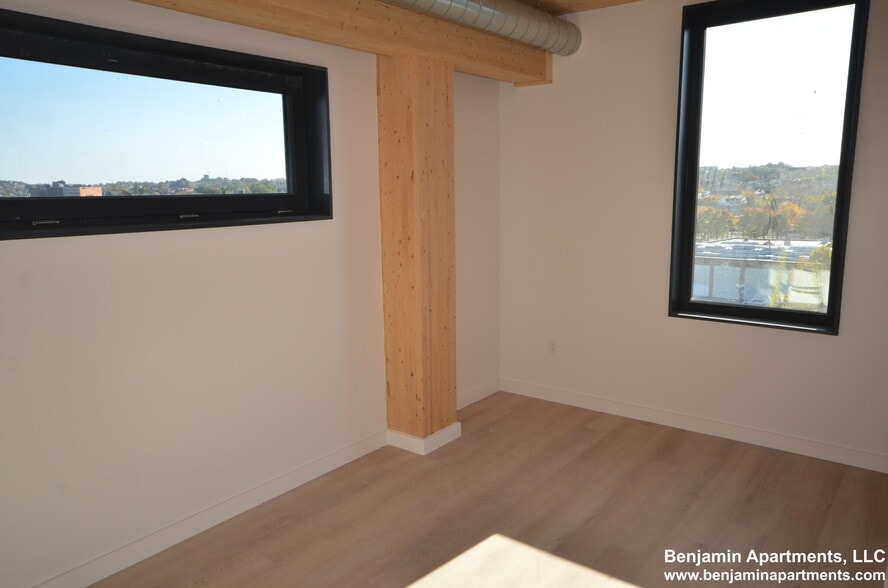 Building Photo - 1 E Lenox St