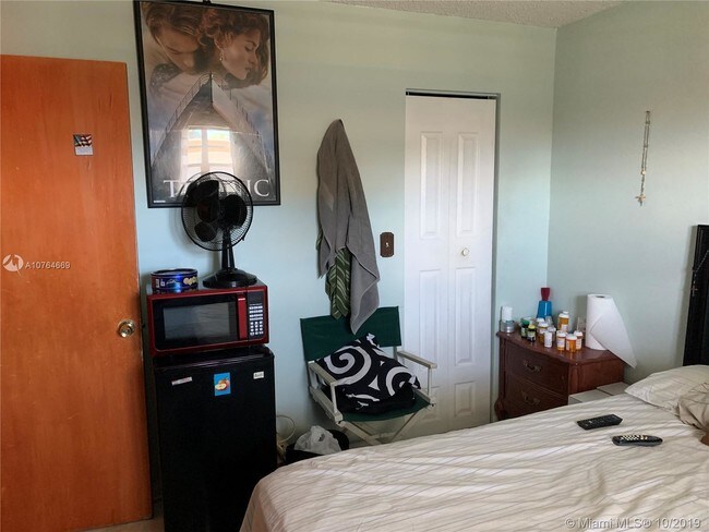 Building Photo - 607 S State Rd 7