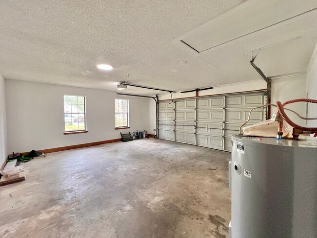 Building Photo - Fabulous house in Avondale on the East sid...