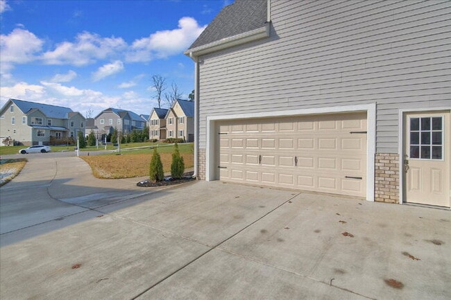 Building Photo - 15401 Adelay Ct