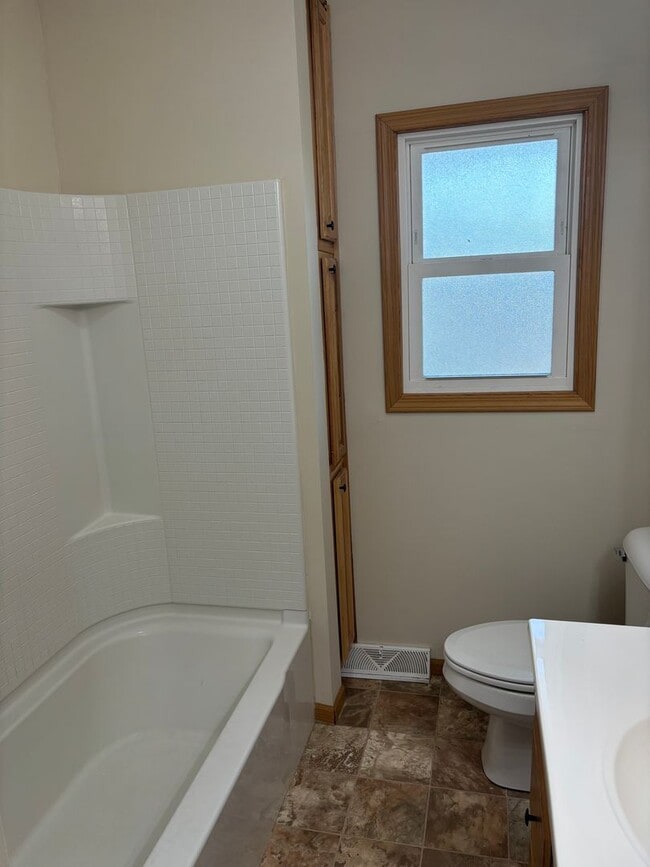 Building Photo - 3 Bedroom, 3.5 Bath w/Garage Single Family Home in Camanche, IA