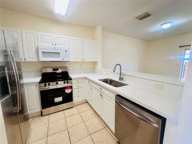 Building Photo - 1420 NE 33rd Ave