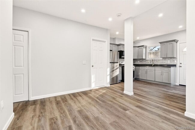 Building Photo - 21 Elysian Ave