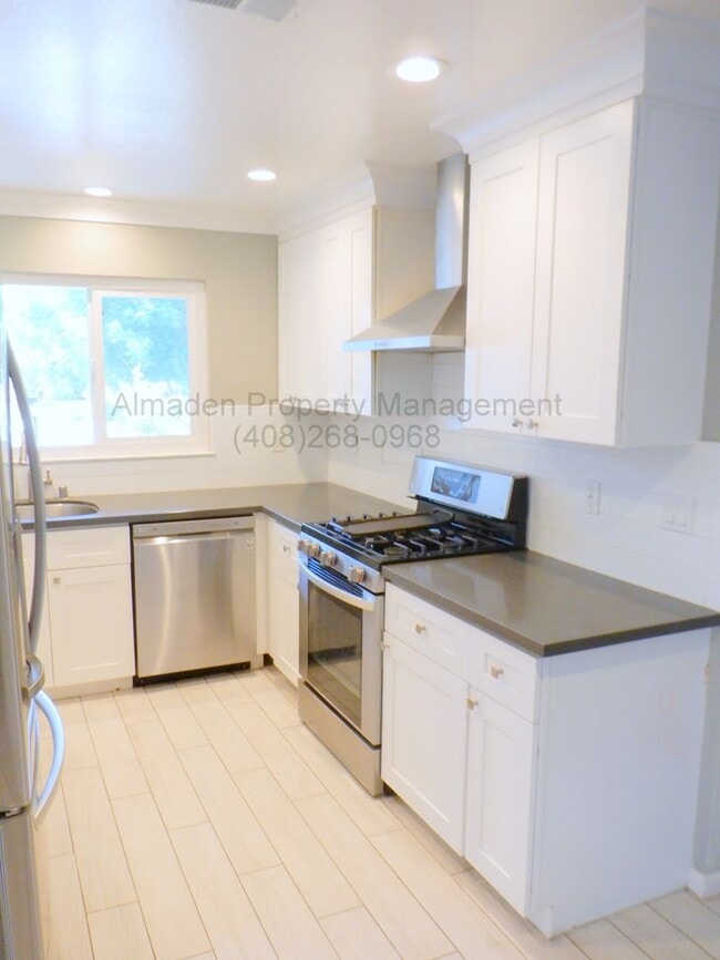 Building Photo - Remodeled Home in Great Location w/ Award Winning Schools & Central A/C!! Pets Negotiable!