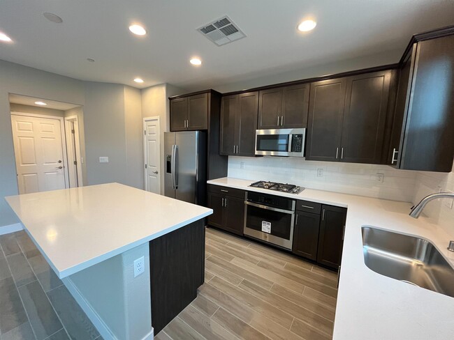 Building Photo - 6575 Dove Pt Pl