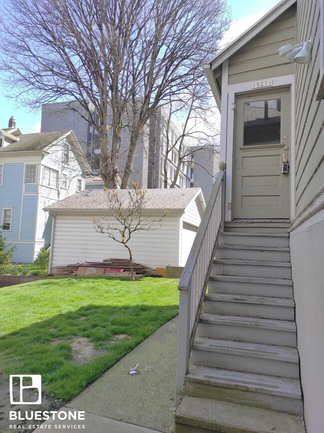 Building Photo - 1527 SW Columbia St